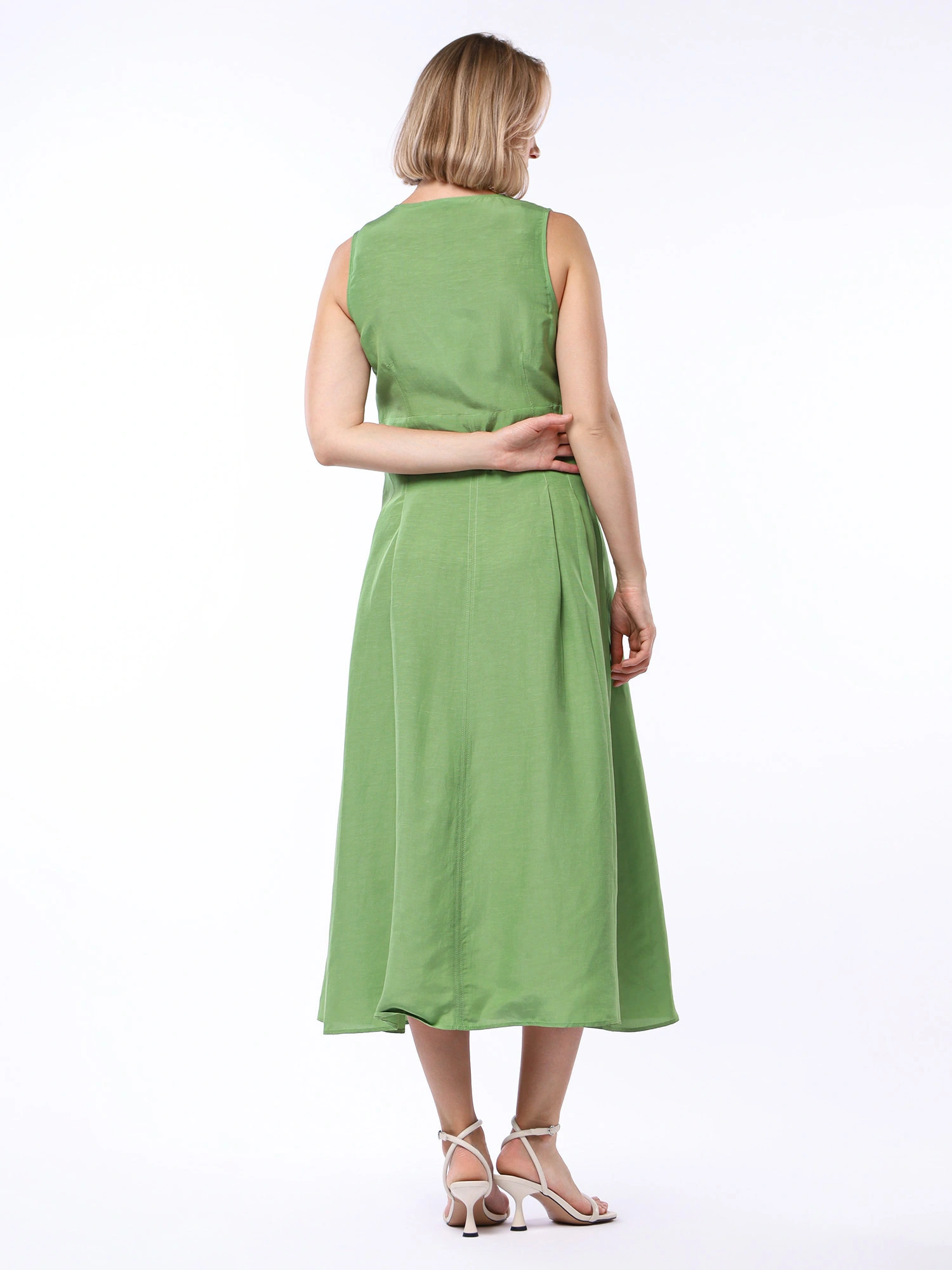 Платье из смесовой вискозы прямого кроя